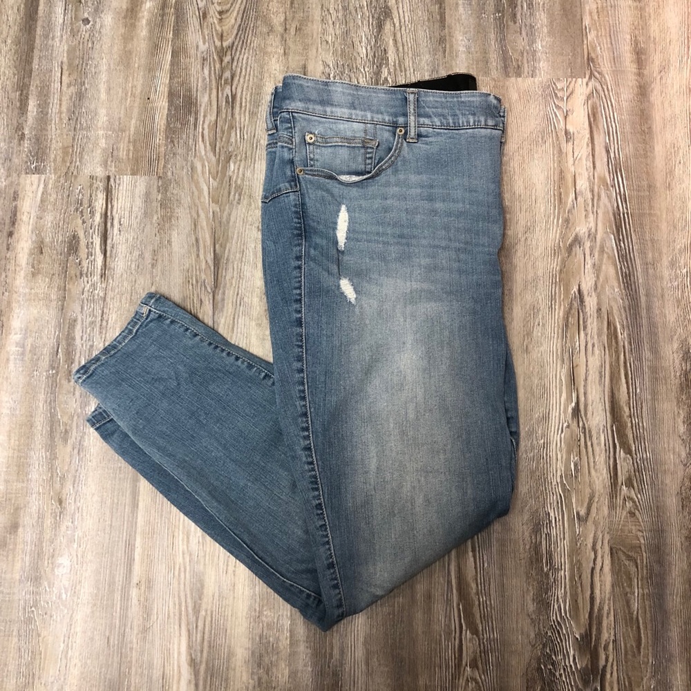 Torrid Bombshell Skinny Jeans Light Wash